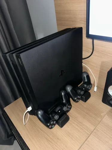 Ps4 Pro 1 Tera Com caixa e Tudo 