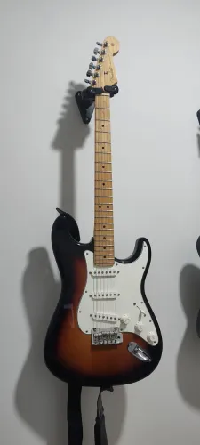 Fender Player Mexicana zerada, com case personalizado por R$ 6.000,00,