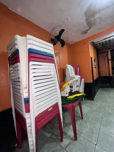 Jogo de mesas e cadeiras