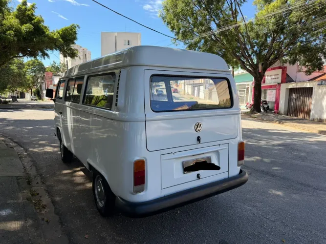 Volkswagen Kombi Standard/ Luxo/ Serie Prata (álcool) 2000