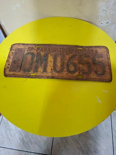 Placa antiga amarela ratão so no ferrugem
