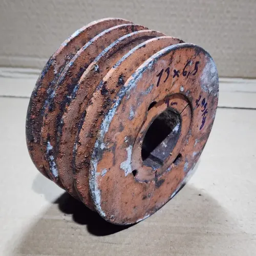 Polia de Ferro Para Motor Elétrico 130mm x 65mm 4 canais 2,95kg Usada