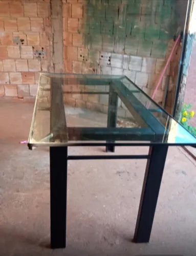 MESA RÚSTICA DE FERRO E VIDRO 