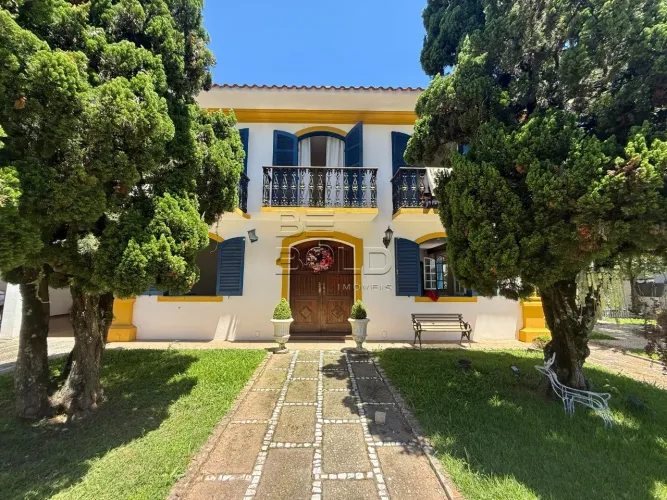 Casa histórica de frente para o mar no Abraão