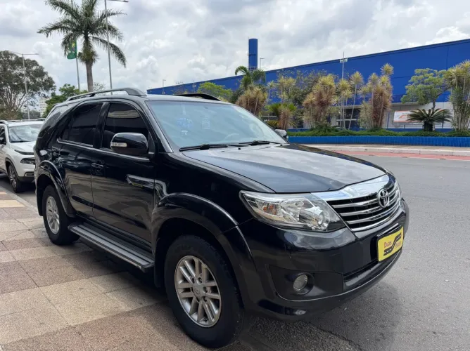 Toyota Hilux SW4 SR 4X2 2.7/ 2.7 Flex 16V Aut. 2013