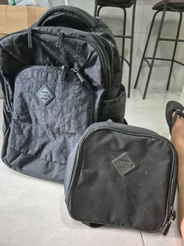 Vendo mochila e lancheira da sestini em excelente estado