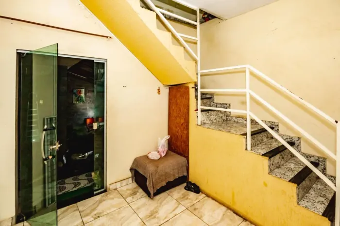 Casa à Venda - Floramar, 3 Quartos, 180 m2
