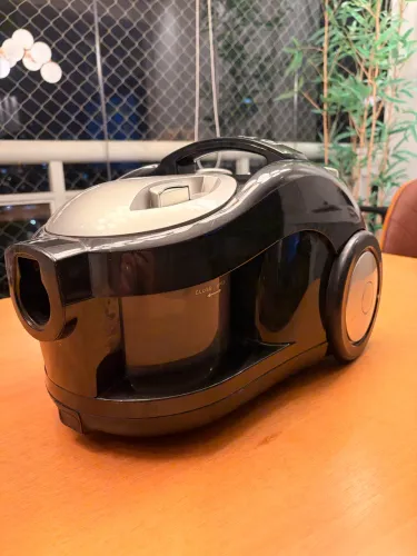 VENDO: Aspirador de Pó Electrolux EasyBox 1600W (Usado)