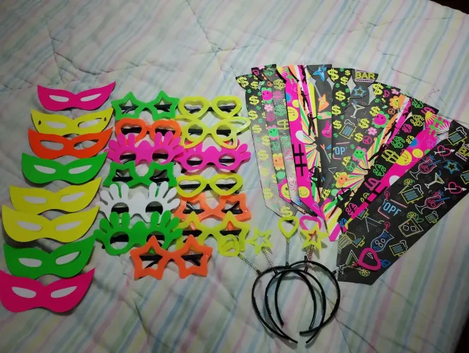 Kit festa: óculos, máscaras, gravatas e tiaras