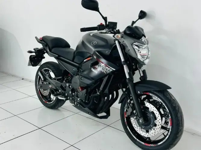 Yamaha XJ6n 2018 impecável