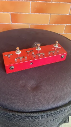 Pedal de efeito Mosky Audio DC5 vermelho