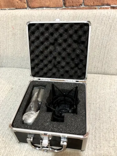 AKG P220, MICROFONE CONDENSADOR