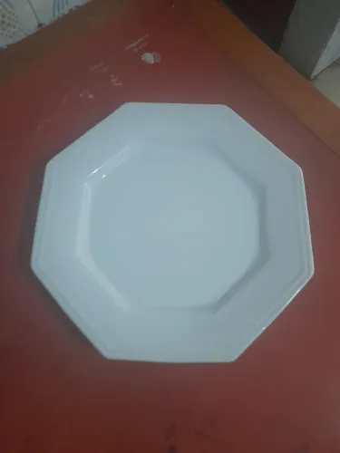 Pratos em porcelana