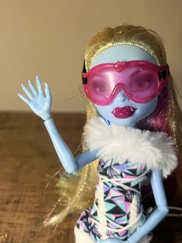Óculos Abbey Bominable Art Class Monster High 
