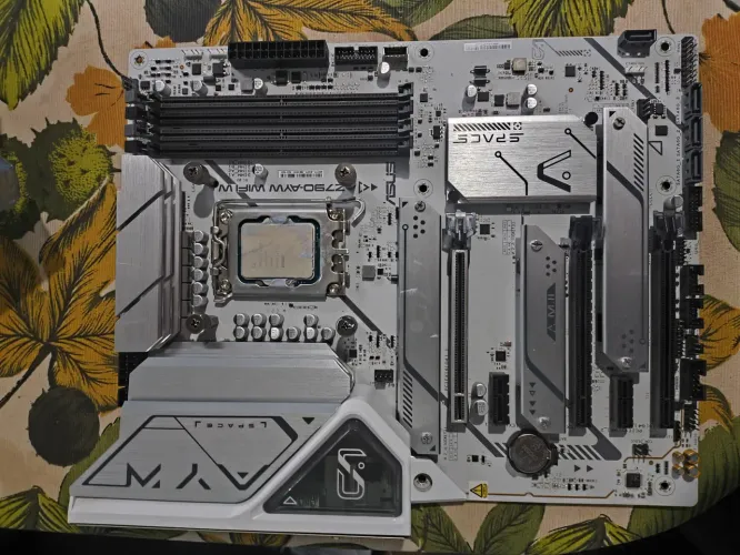 PLACA MÃE ASUS Z790-AYW WIFI W, INTEL LGA 1700, ATX, WF/BLT, DDR5 - Z790-AYW WIFI W
