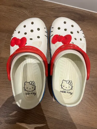 Crocs menina