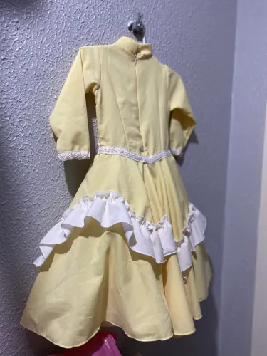 Vestido de prenda infantil tamanho 2/3