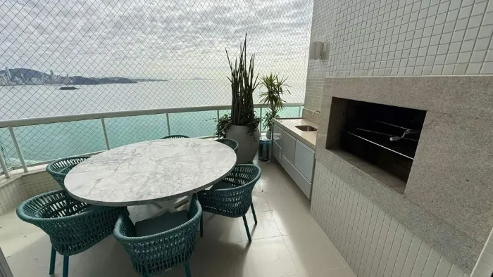 Apartamento frente mar 268m², 4 suítes e mezanino na Barra Sul, BC