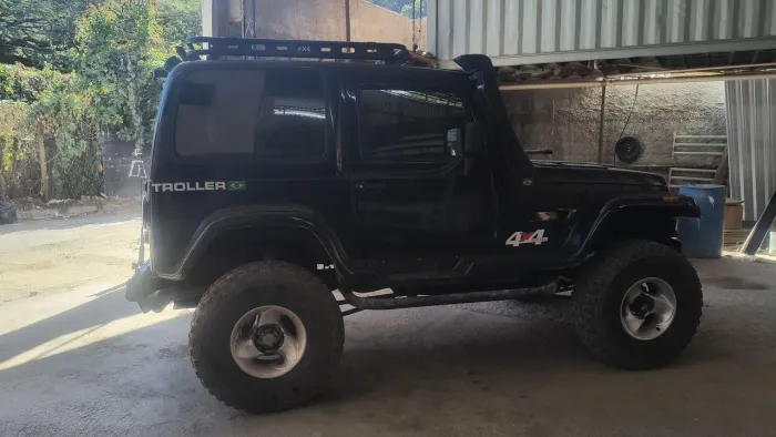 Troller T-4 4X4 2.8 TB Int. Cap. Rígida Diesel 2003