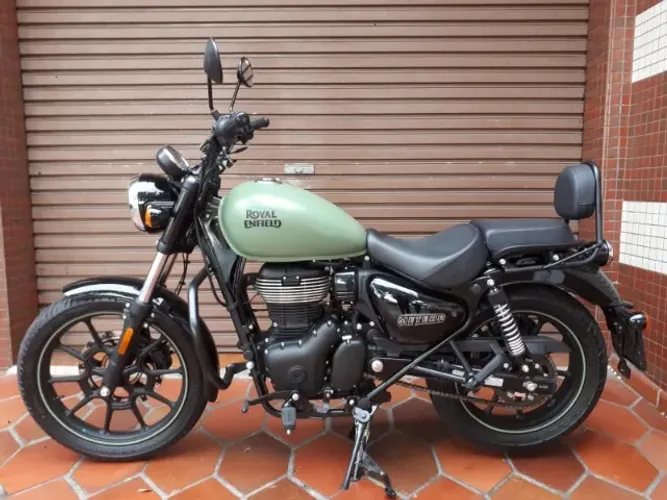 Royal Enfield Meteor Fireball 350 ABS 2025. 