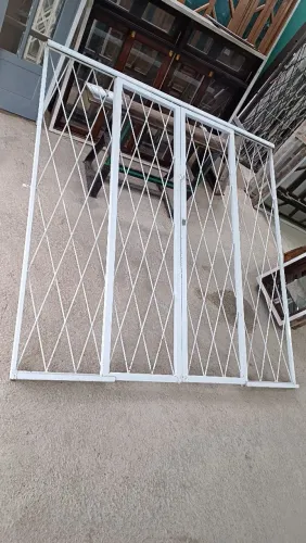 Grade de porta janela 2.05 A x 2m L VENDE-SE