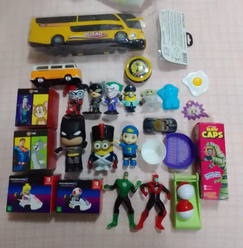 Bonecos Variados  - Contém Lacrados. 
