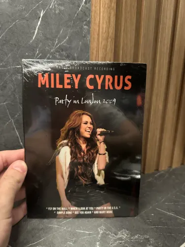 Miley Cyrus : Party in London 2009 CD Album Digisleeve (2024) ***NEW***