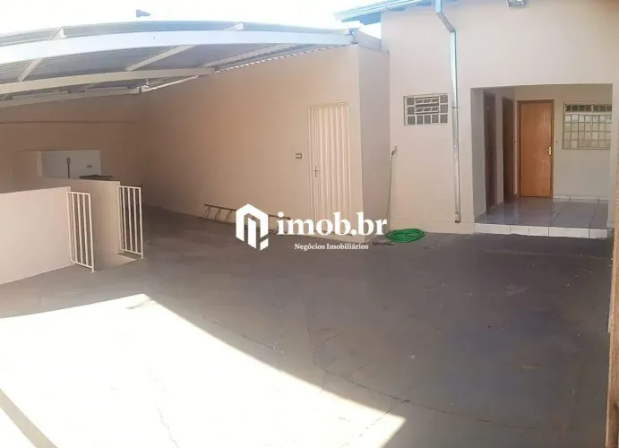 Casa para locação na Boa Vista com 6 Quartos (2 Suítes)