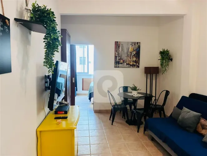 VENDO QUARTO E SALA MOBILIADO COM 40 m2 PRONTO PARA MORAR OU INVESTIR