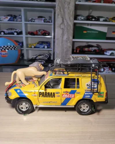 Miniatura 1:18 Toyota Land Cruiser temática rally