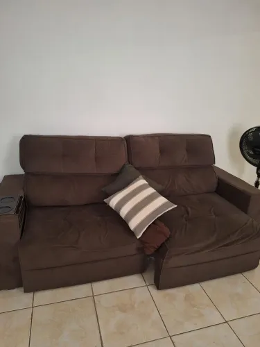 Sofá retrátil marrom