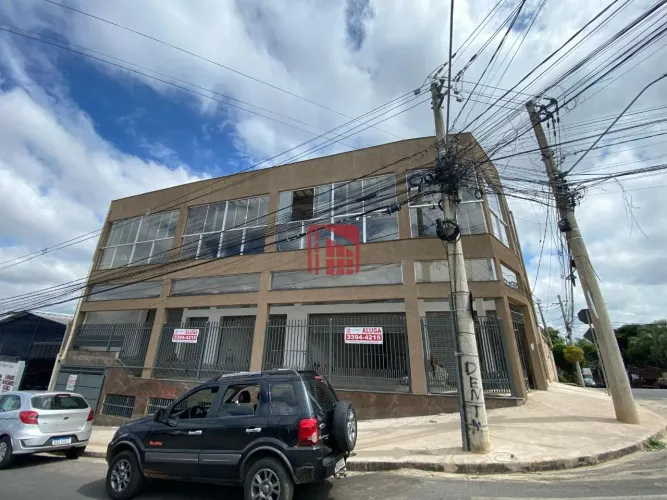 Lojas e Salas Comerciais no Cabral: Alta Visibilidade e Localização Prime