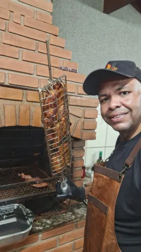 Churrasqueiro assador e buffet