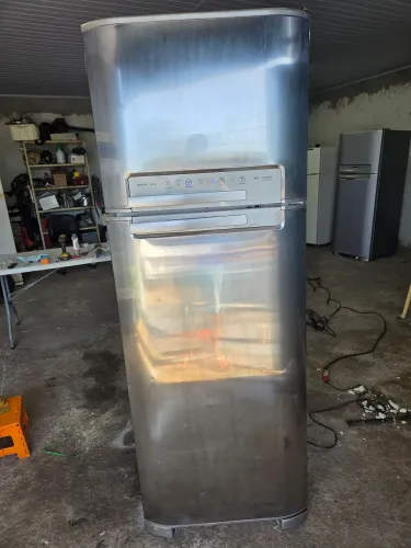 Refrigerador Eletrolux DF 50x em excelente estado de conservação 