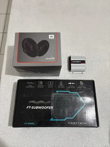 Som automotivo completo, sub, módulo, flats e fiação.