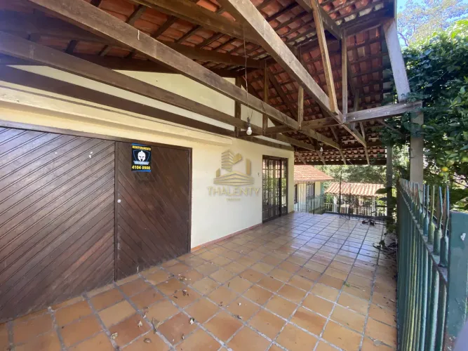 Casa Comercial/Residencial de esquina na Rua Mateus Leme em frente ao Parque São Lourenço!