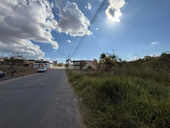Lote à venda no bairro Belvedere com 990 m².