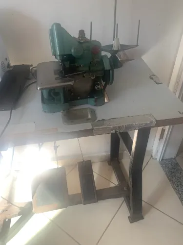 Máquina Overloque semi Industrial
