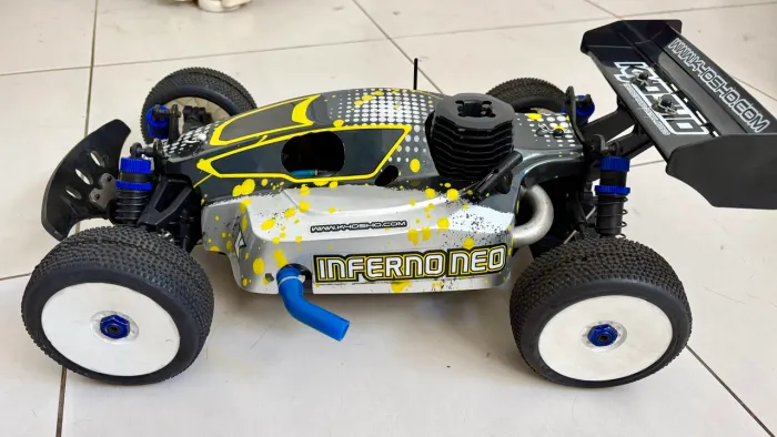 Kyosho Inferno Neo 1/8 na caixa com motor novo .28