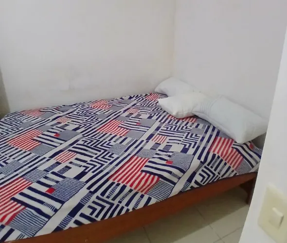 Cama de madeira , só o quadrado