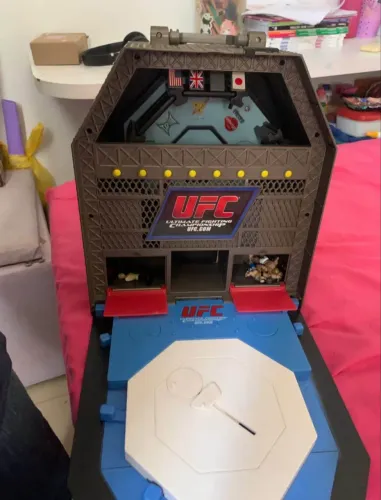 Brinquedo cinematográfico ufc