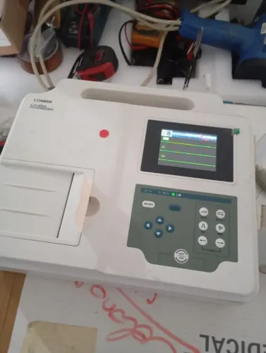 Eletrocardiógrafo Comen CM300