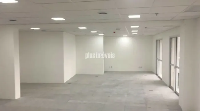 Conjunto Comercial em Pinheiros com 104m²