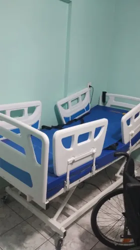 CAMA HOSPITALAR COM CONTROLE USADA POUCAS VEZES!!