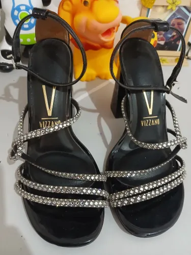 Sapato semi novo Vizzano
