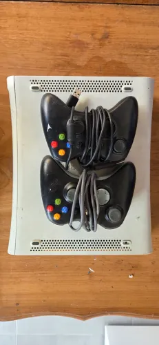 Xbox 360 Branco com 2 controles