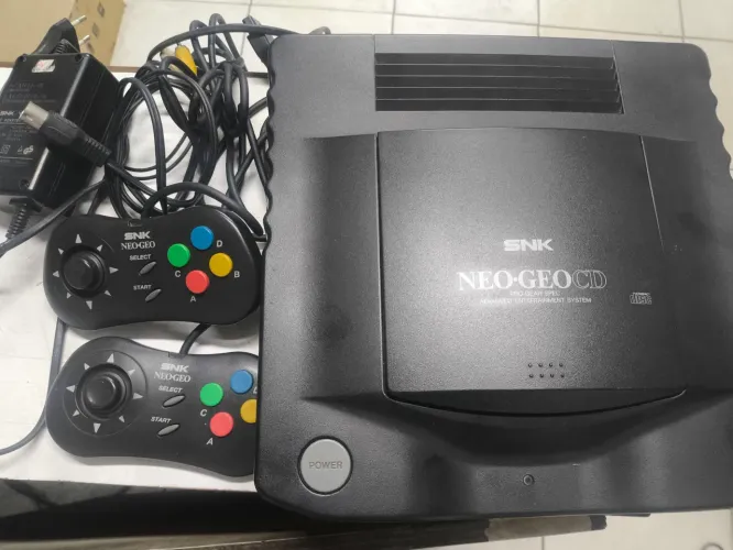 Neo Geo Cd com 2 controle e 2 jogos originais