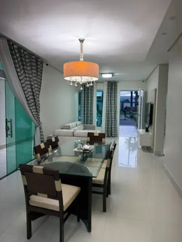 Excelente Casa 3 Quartos sendo 2 Suítes Semi Mobiliada no Condominio Forest Hill