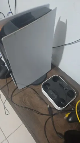 PS5 Digital 825GB + Controle + Base Carregadora e Cabos