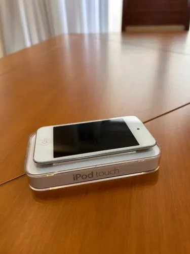 iPod Touch 8GB 4ª geração - Apple - prata - com caixa original